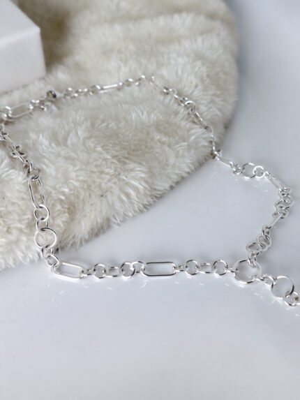 Paper clip round link necklace - Image 9